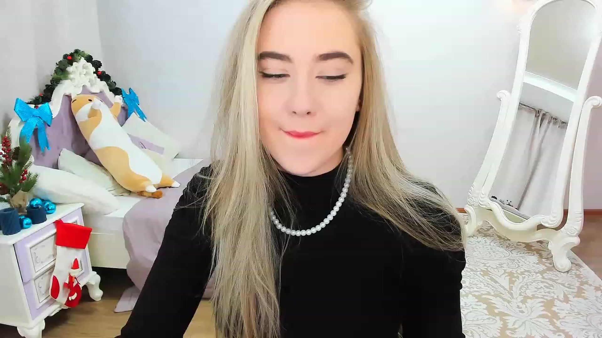 Gallery image thumbnail from Auroraa__'s myfreecams stream on, 12/16/2022, 11:49 image 16 of 20