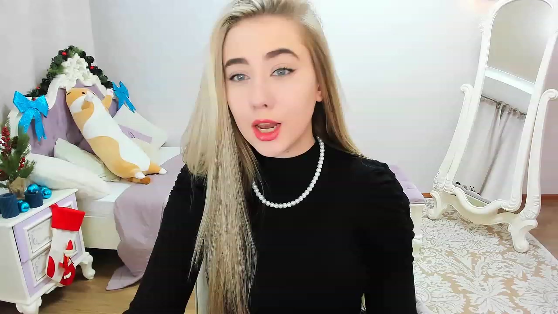 Gallery image thumbnail from Auroraa__'s myfreecams stream on, 12/16/2022, 11:49 image 12 of 20