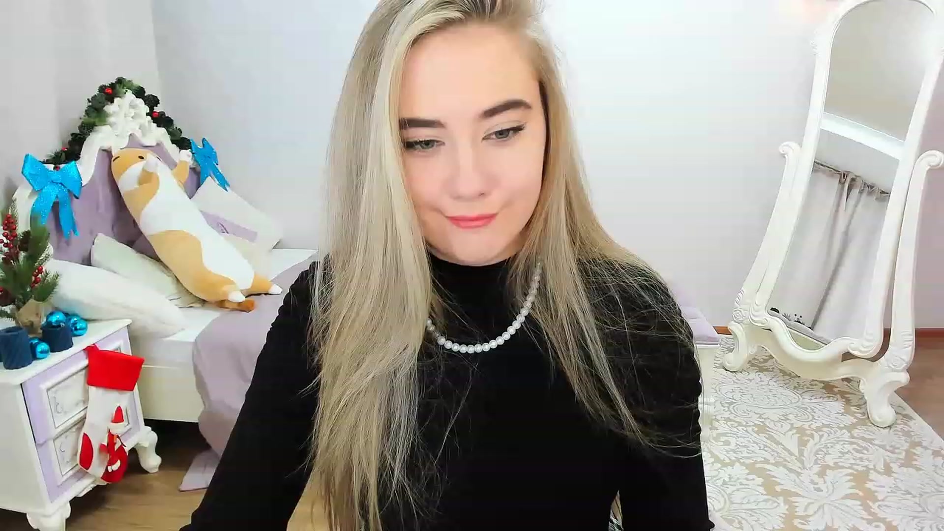 Gallery image thumbnail from Auroraa__'s myfreecams stream on, 12/16/2022, 11:49 image 18 of 20