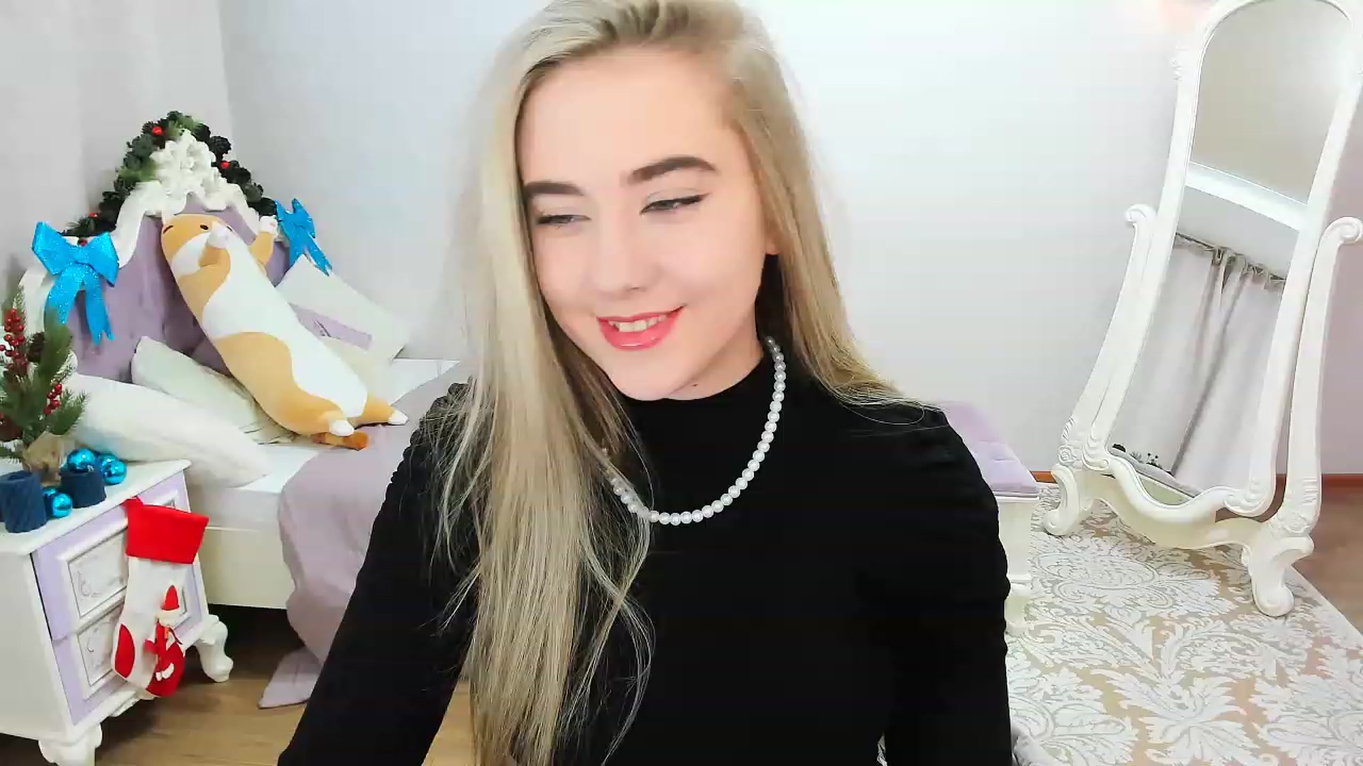 Gallery image thumbnail from Auroraa__'s myfreecams stream on, 12/16/2022, 11:49 image 15 of 20
