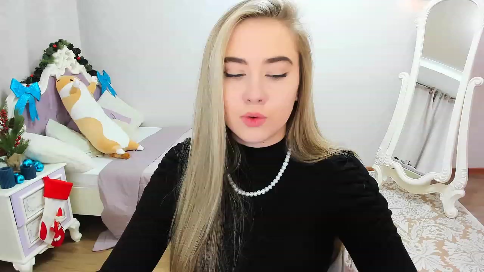 Gallery image thumbnail from Auroraa__'s myfreecams stream on, 12/16/2022, 12:42 image 13 of 20