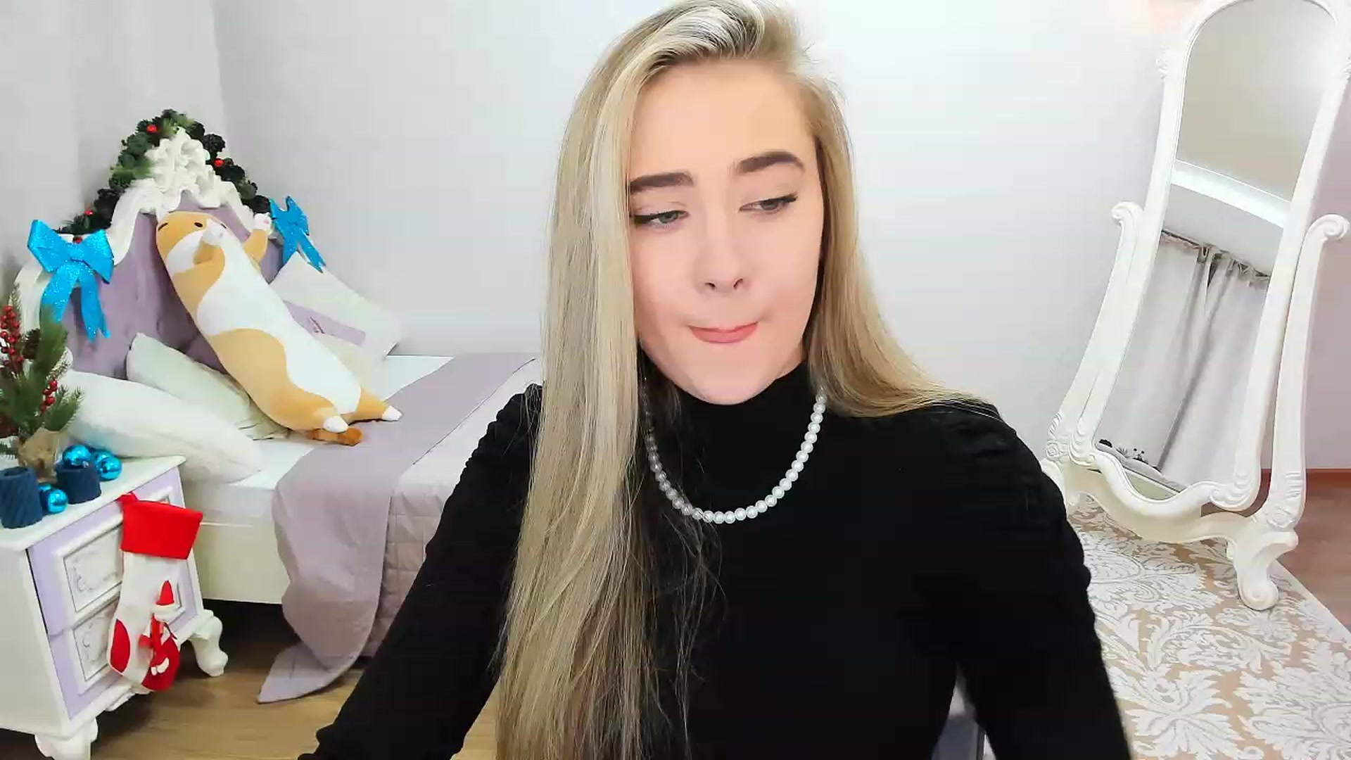 Gallery image thumbnail from Auroraa__'s myfreecams stream on, 12/16/2022, 12:42 image 4 of 20