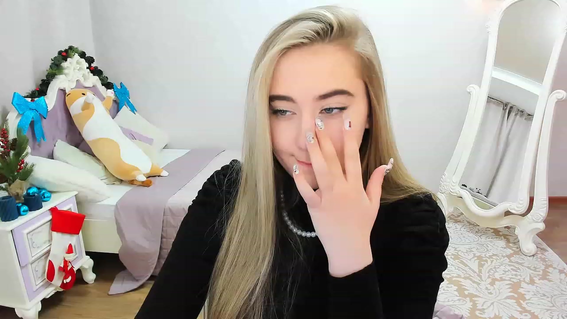 Gallery image thumbnail from Auroraa__'s myfreecams stream on, 12/16/2022, 12:42 image 19 of 20