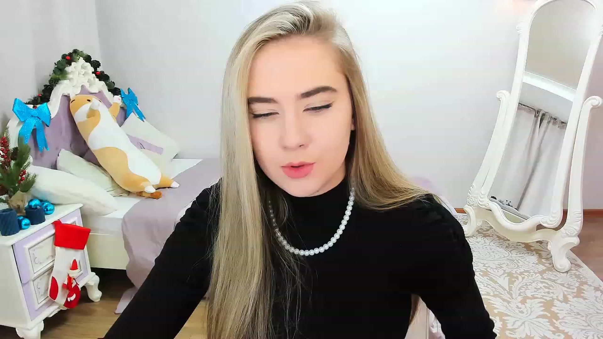 Gallery image thumbnail from Auroraa__'s myfreecams stream on, 12/16/2022, 12:42 image 14 of 20