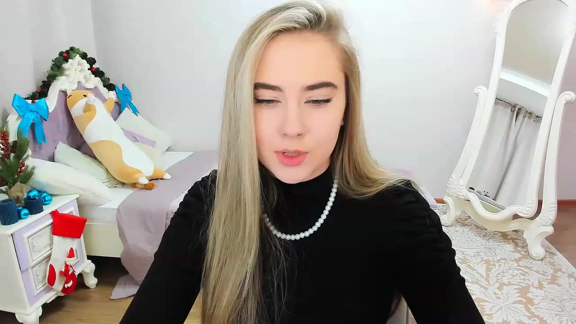 Gallery image thumbnail from Auroraa__'s myfreecams stream on, 12/16/2022, 12:42 image 15 of 20