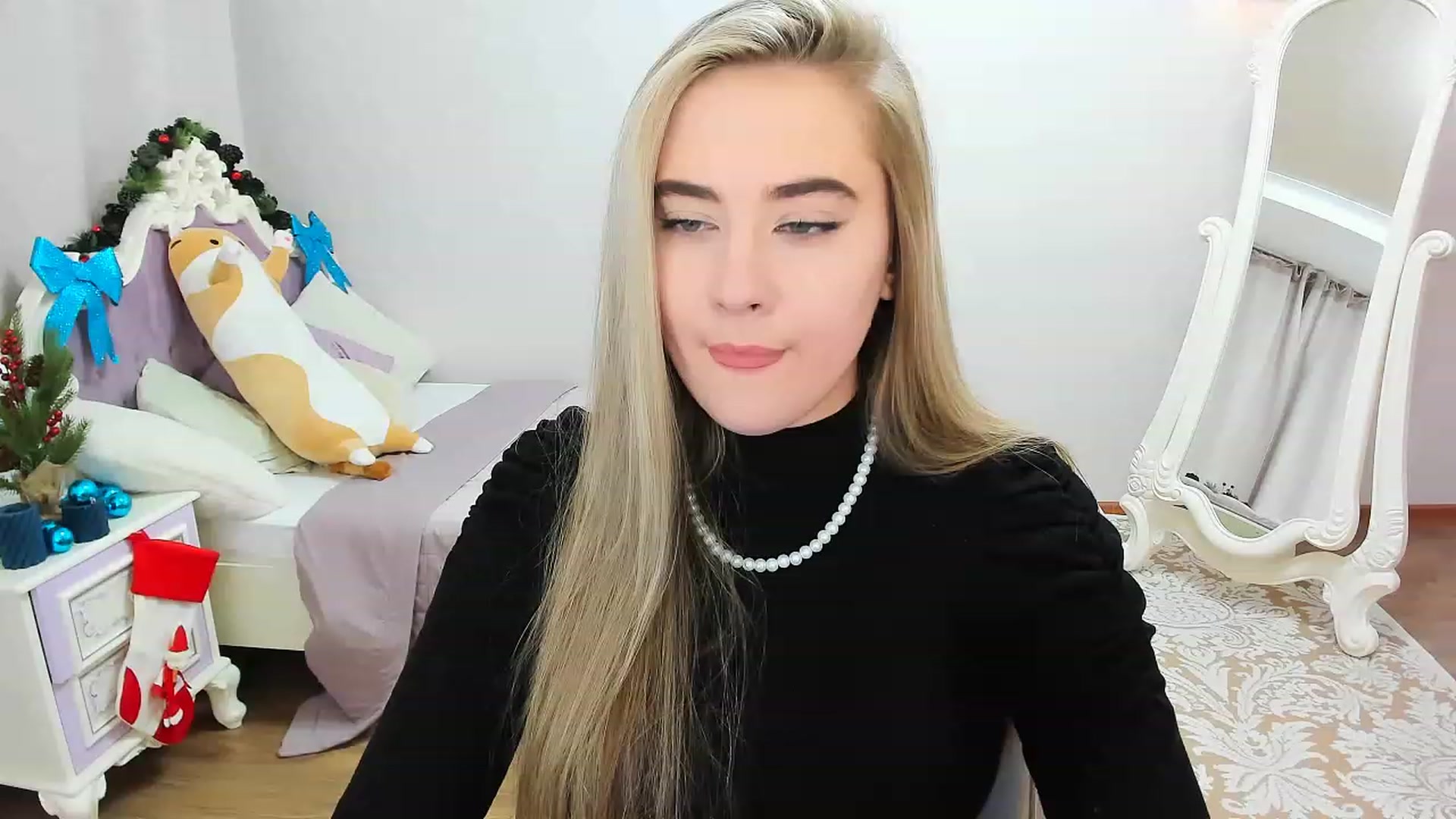 Gallery image thumbnail from Auroraa__'s myfreecams stream on, 12/16/2022, 12:42 image 9 of 20
