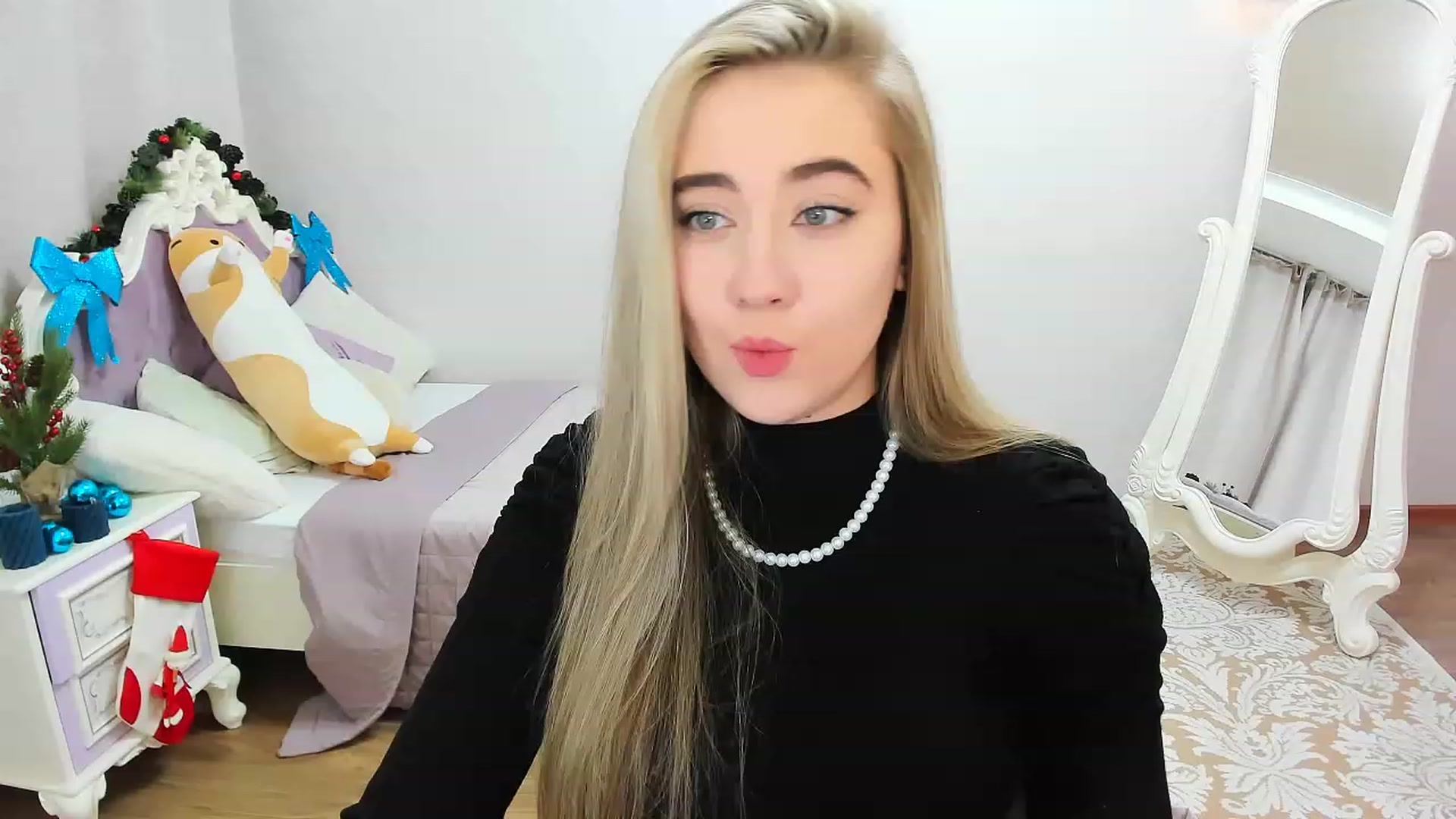 Gallery image thumbnail from Auroraa__'s myfreecams stream on, 12/16/2022, 12:42 image 5 of 20