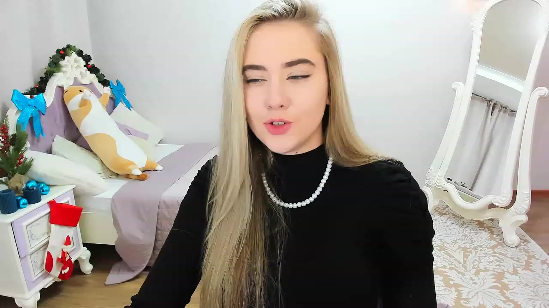 Gallery image thumbnail from Auroraa__'s myfreecams stream on, 12/16/2022, 12:42 image 3 of 20