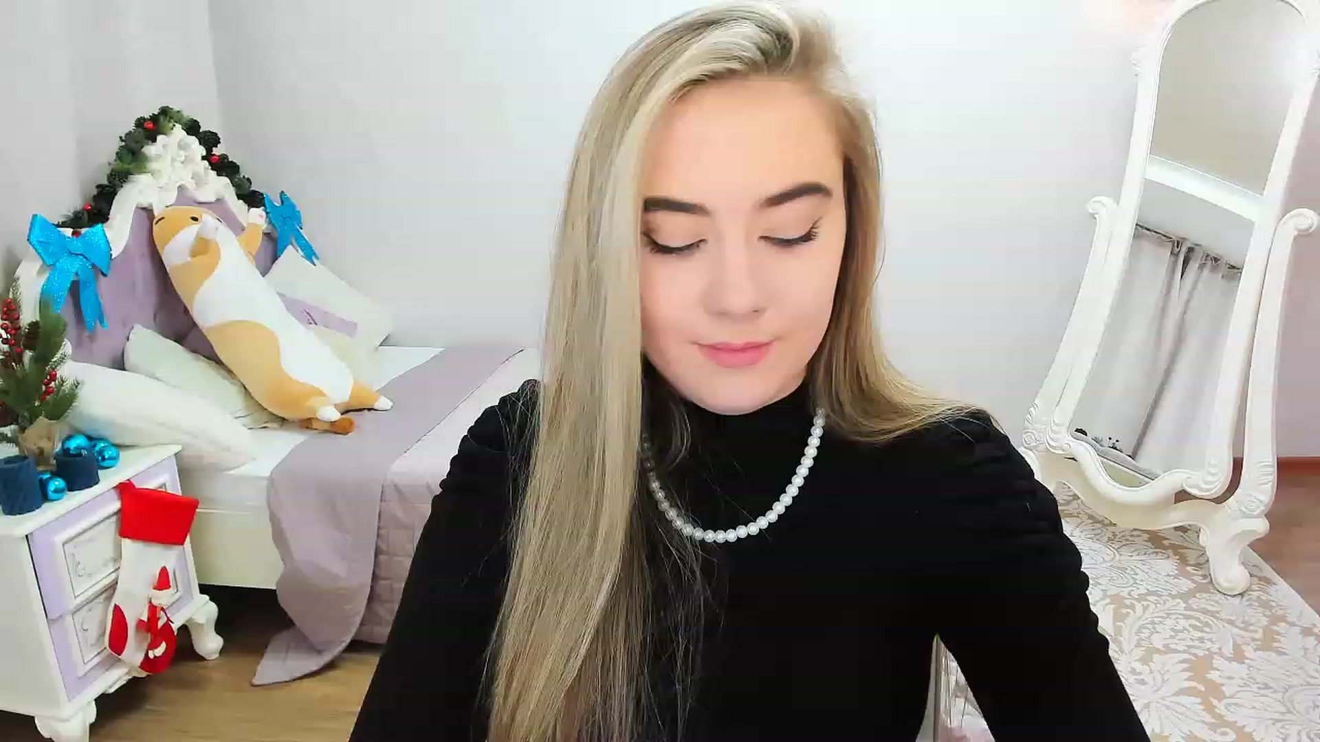 Gallery image thumbnail from Auroraa__'s myfreecams stream on, 12/16/2022, 12:42 image 11 of 20