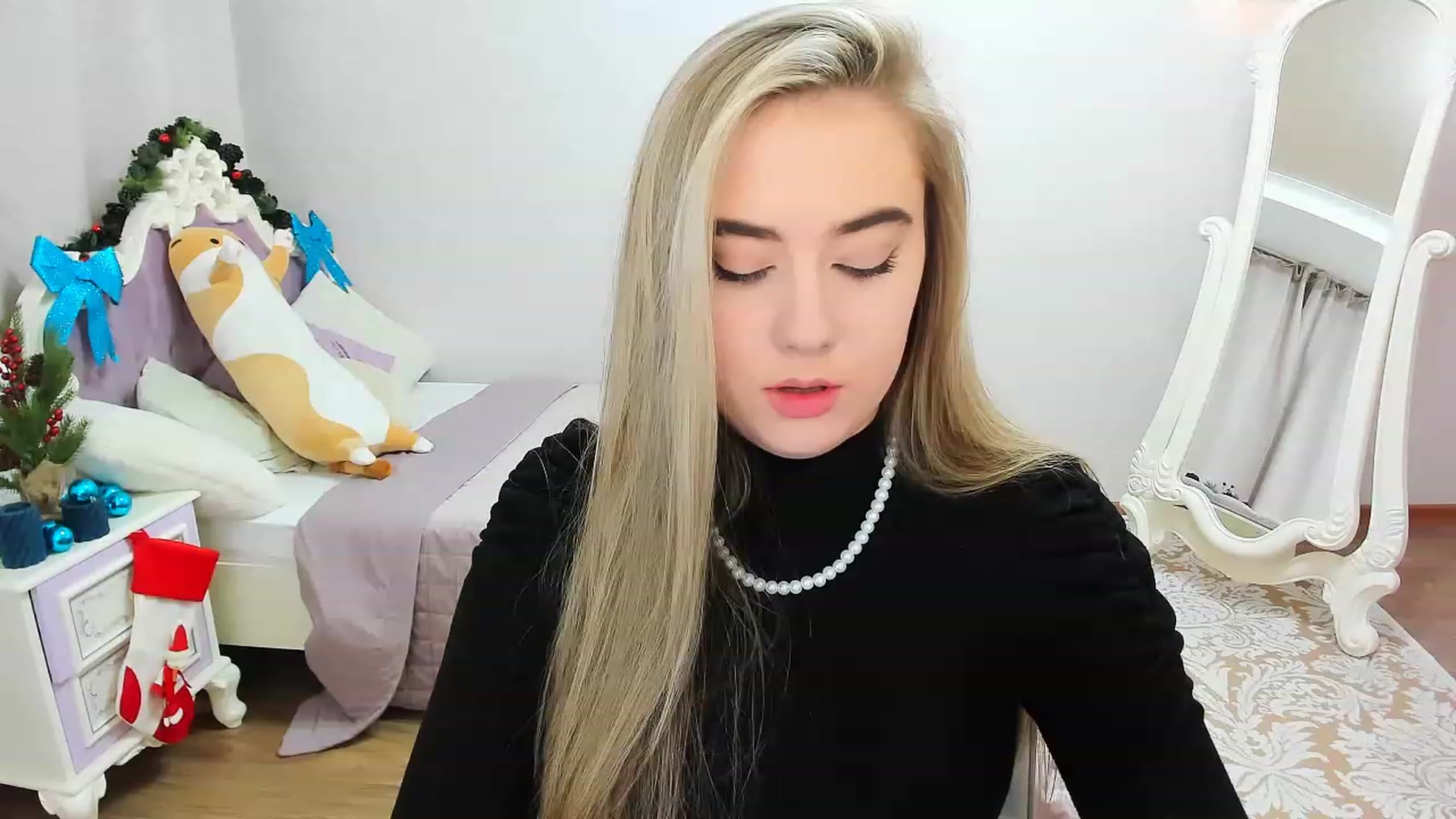 Gallery image thumbnail from Auroraa__'s myfreecams stream on, 12/16/2022, 12:42 image 18 of 20
