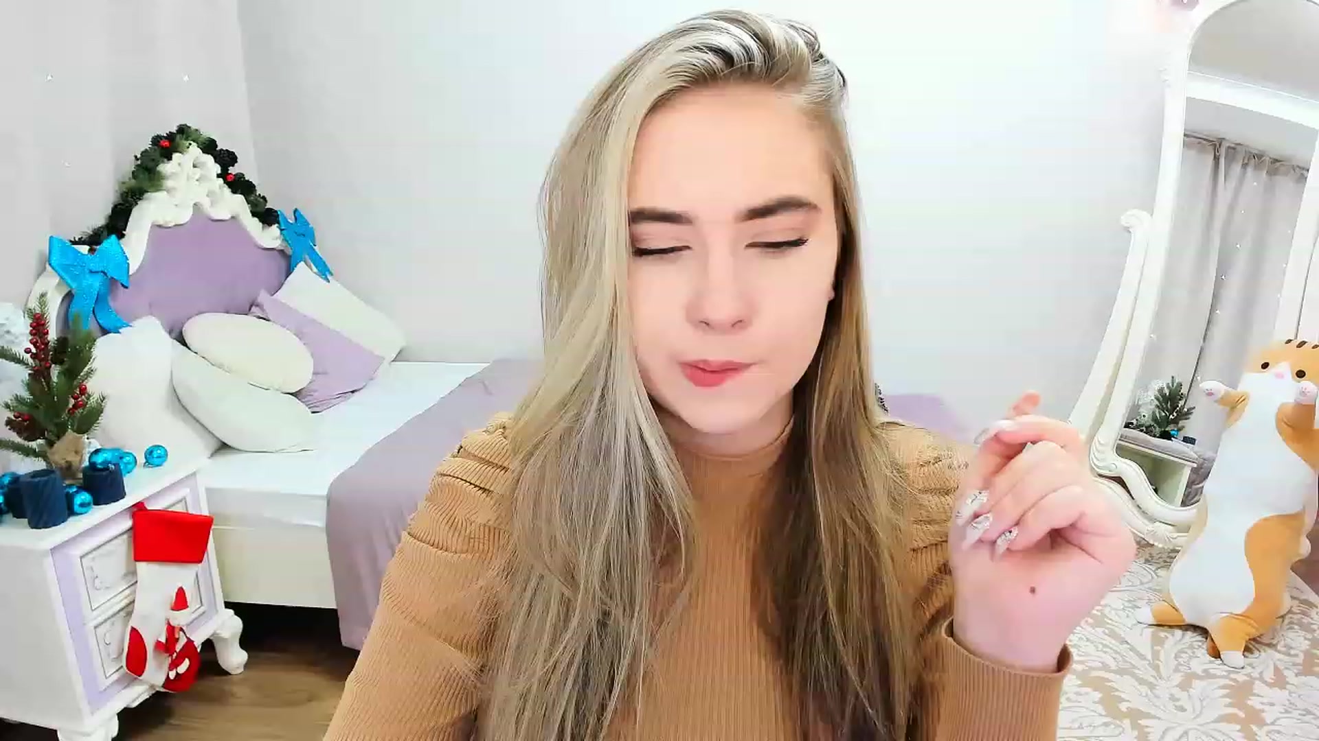 Gallery image thumbnail from Auroraa__'s myfreecams stream on, 12/20/2022, 10:46 image 5 of 20