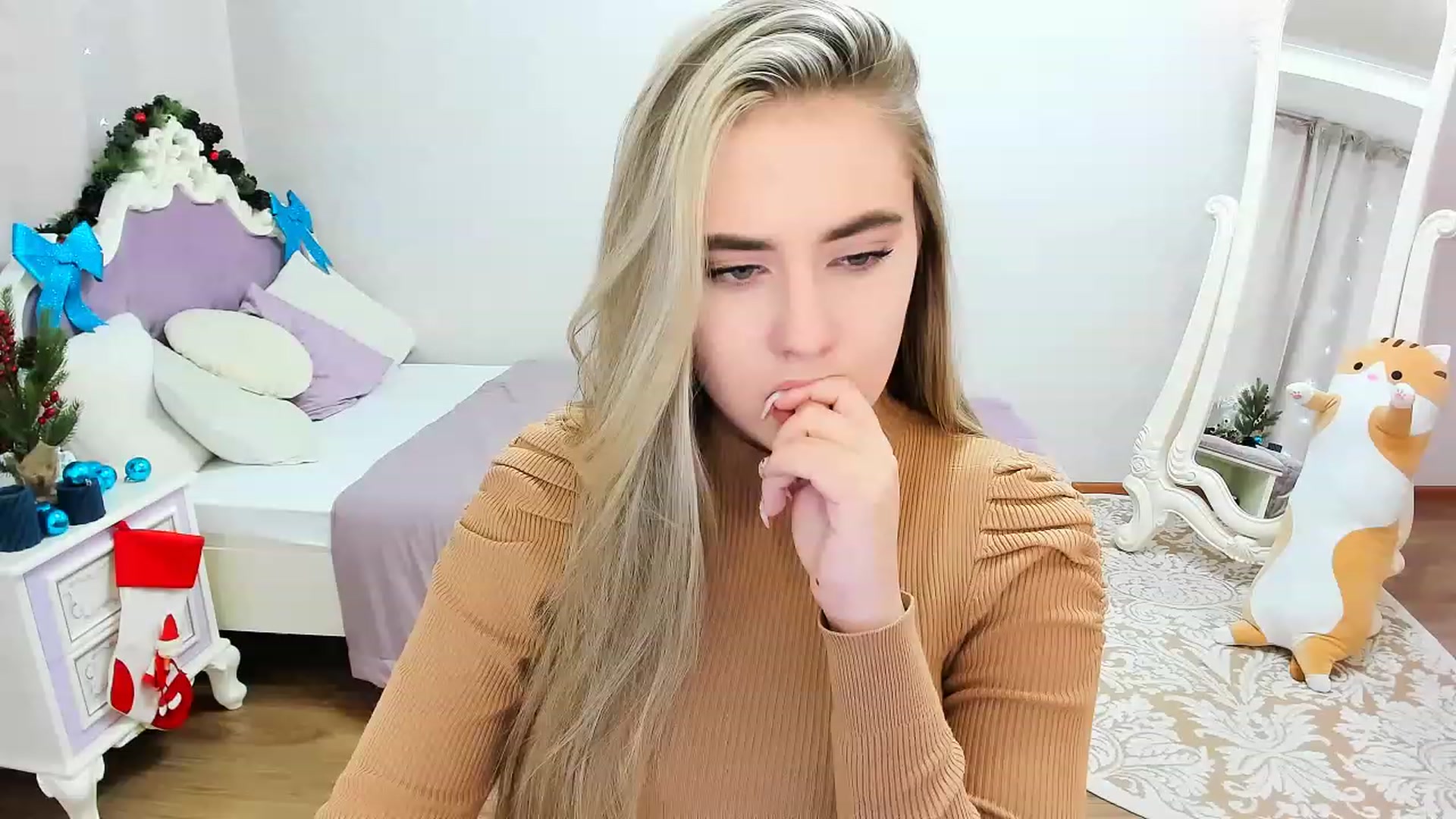 Gallery image thumbnail from Auroraa__'s myfreecams stream on, 12/20/2022, 10:46 image 20 of 20