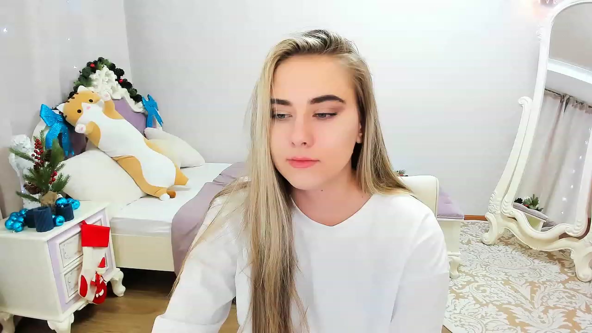Gallery image thumbnail from Auroraa__'s myfreecams stream on, 12/25/2022, 13:58 image 9 of 20