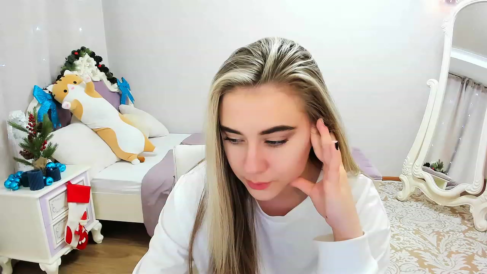 Gallery image thumbnail from Auroraa__'s myfreecams stream on, 12/25/2022, 13:58 image 18 of 20
