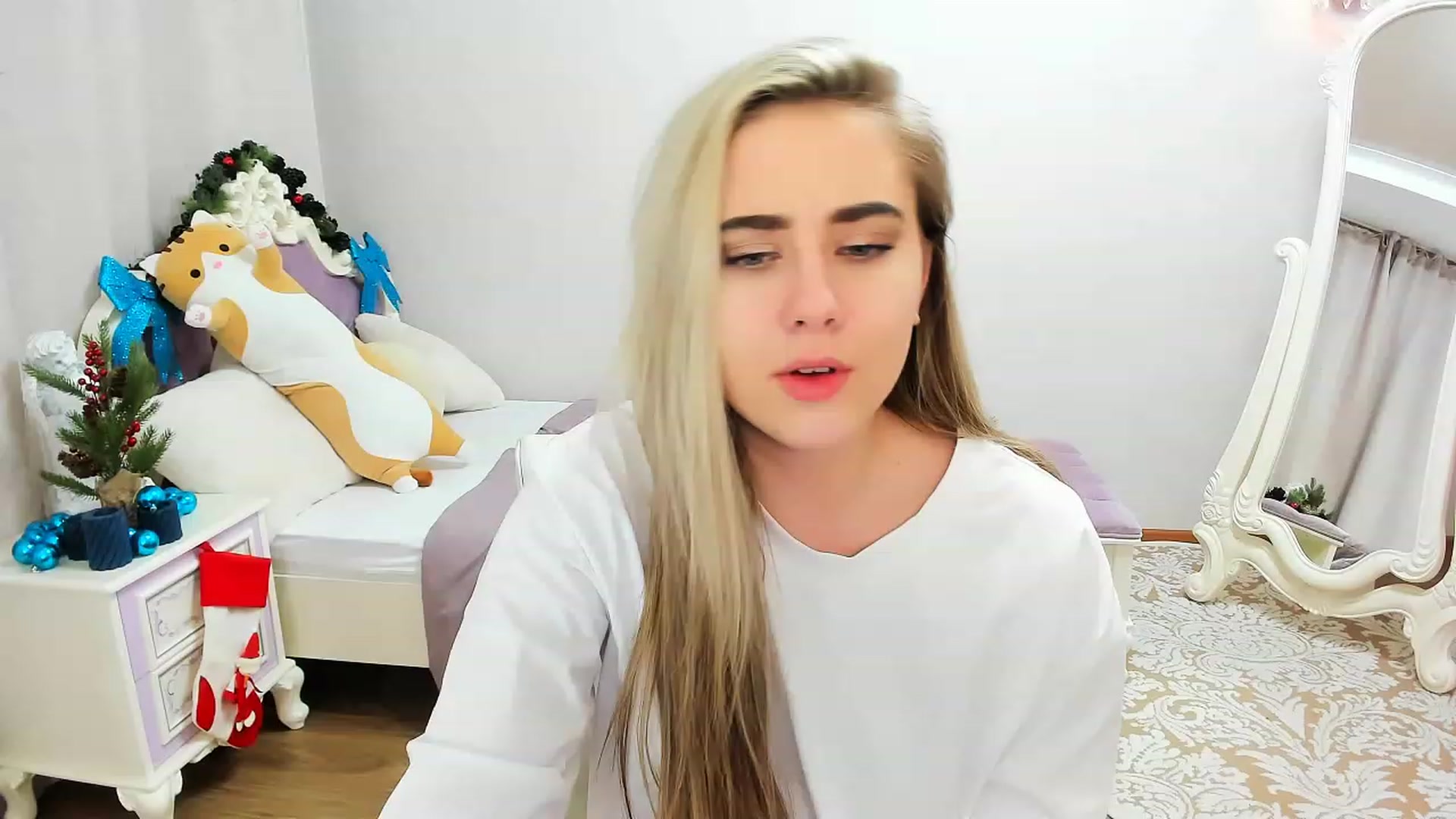 Gallery image thumbnail from Auroraa__'s myfreecams stream on, 12/25/2022, 13:58 image 20 of 20