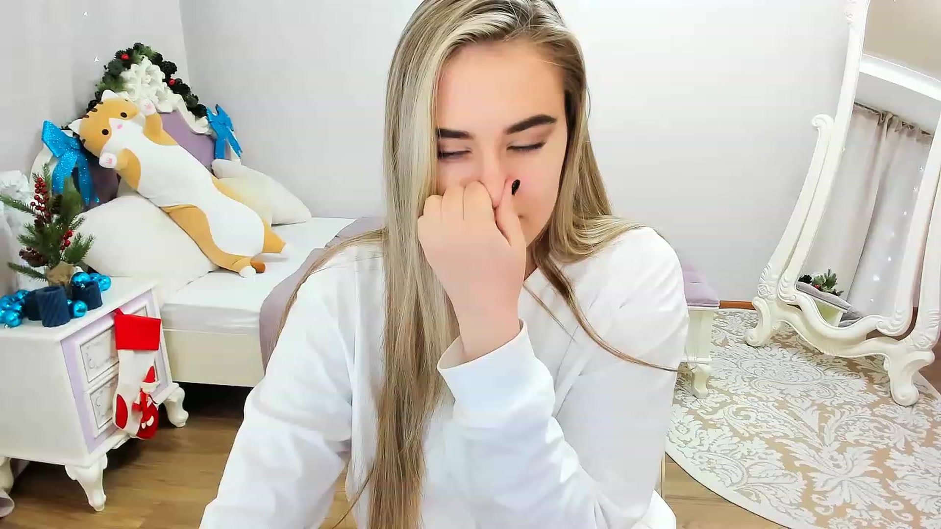 Gallery image thumbnail from Auroraa__'s myfreecams stream on, 12/25/2022, 13:58 image 5 of 20