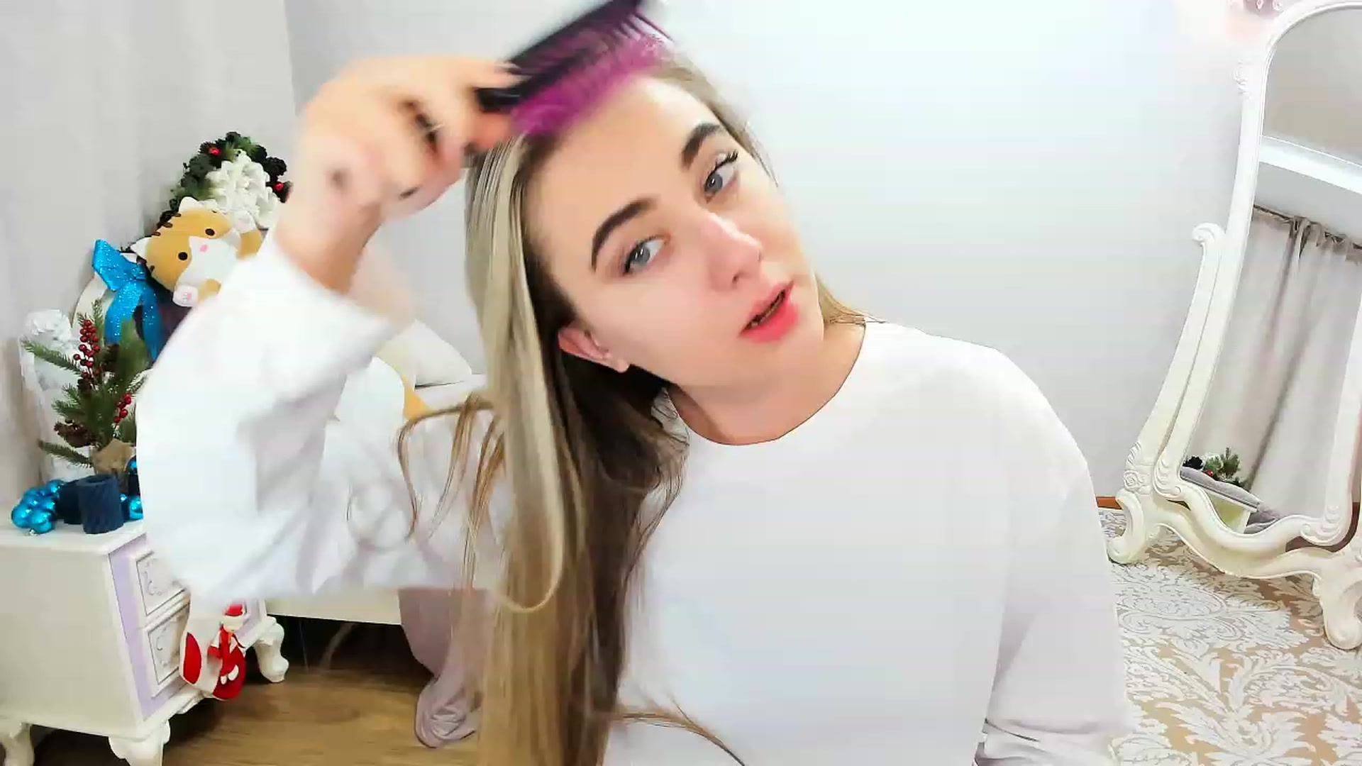 Gallery image thumbnail from Auroraa__'s myfreecams stream on, 12/25/2022, 13:58 image 16 of 20