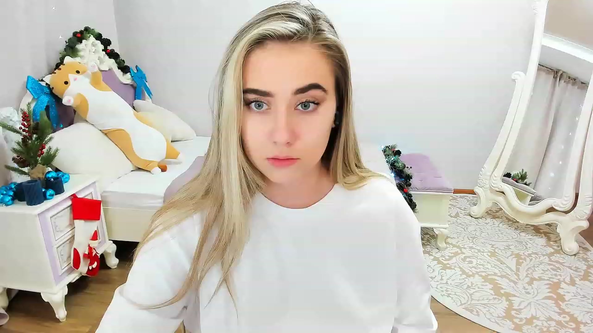 Gallery image thumbnail from Auroraa__'s myfreecams stream on, 12/25/2022, 13:58 image 3 of 20