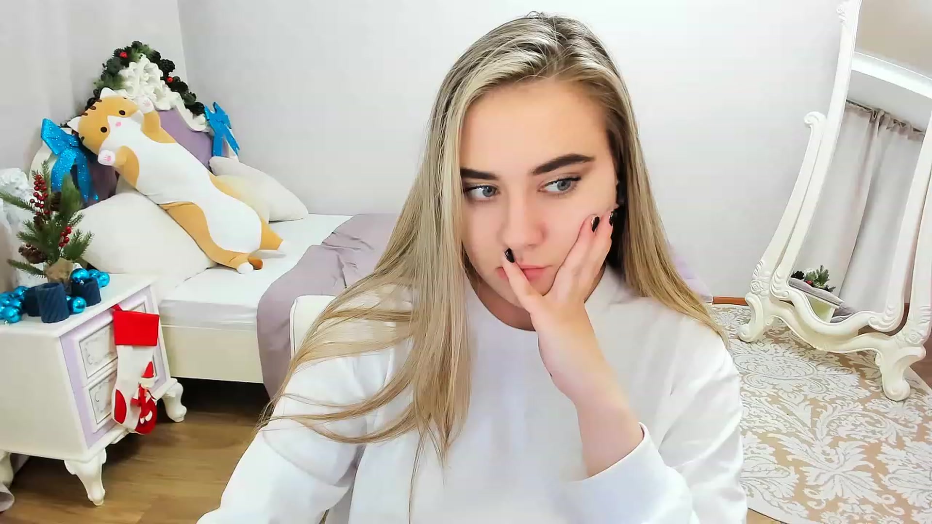 Gallery image thumbnail from Auroraa__'s myfreecams stream on, 12/25/2022, 13:58 image 2 of 20