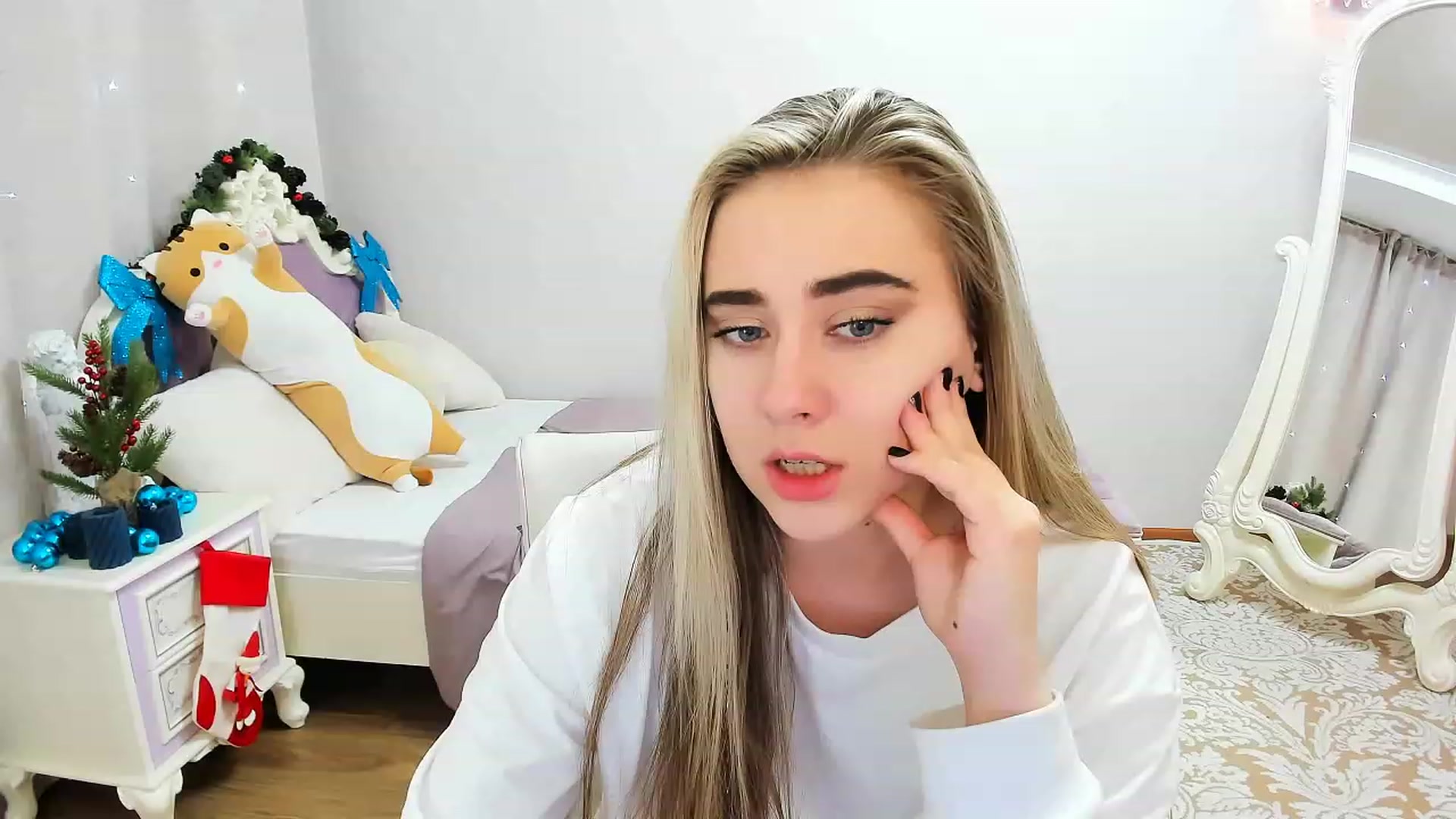 Gallery image thumbnail from Auroraa__'s myfreecams stream on, 12/25/2022, 13:58 image 19 of 20