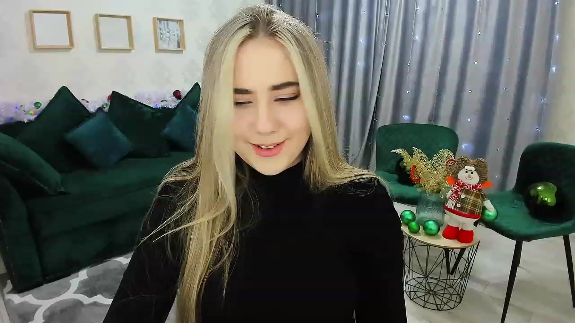 Gallery image thumbnail from Auroraa__'s myfreecams stream on, 12/26/2022, 14:05 image 15 of 20