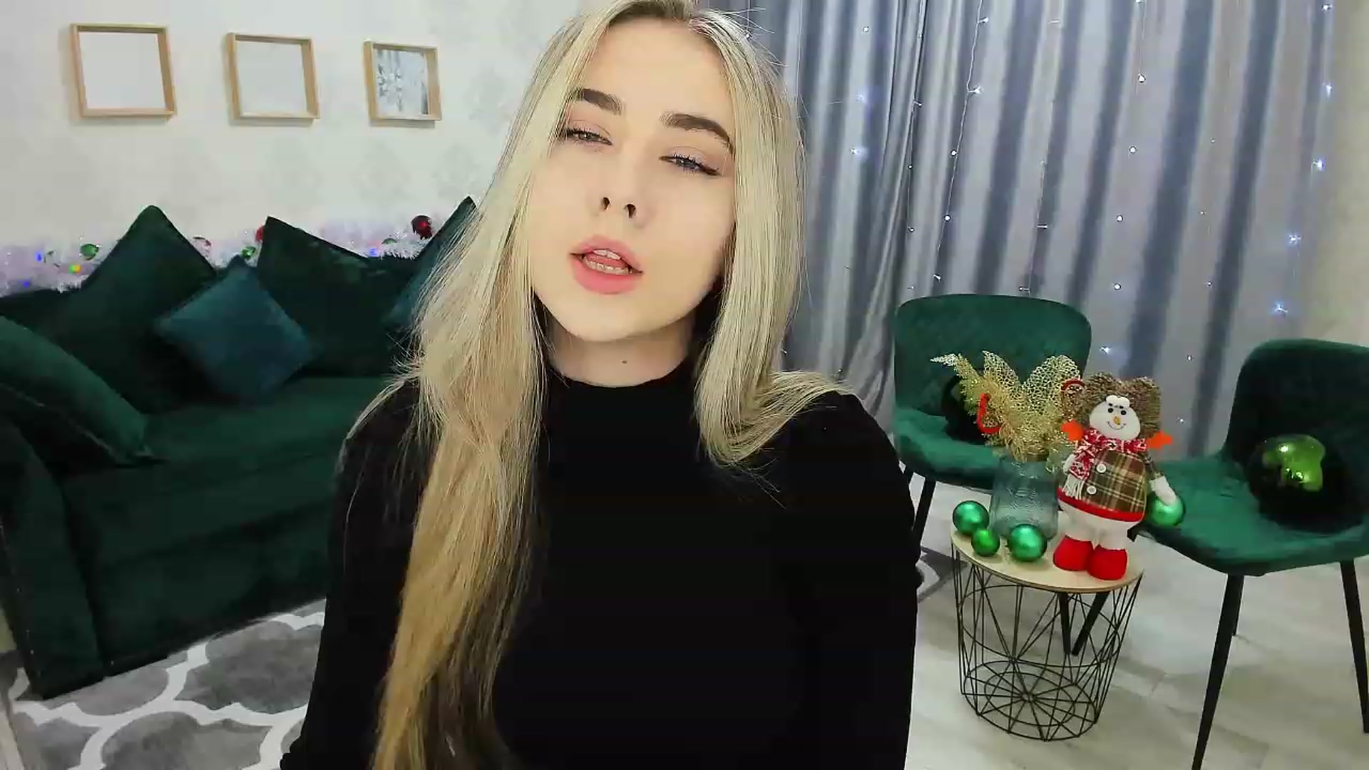 Gallery image thumbnail from Auroraa__'s myfreecams stream on, 12/26/2022, 14:05 image 5 of 20