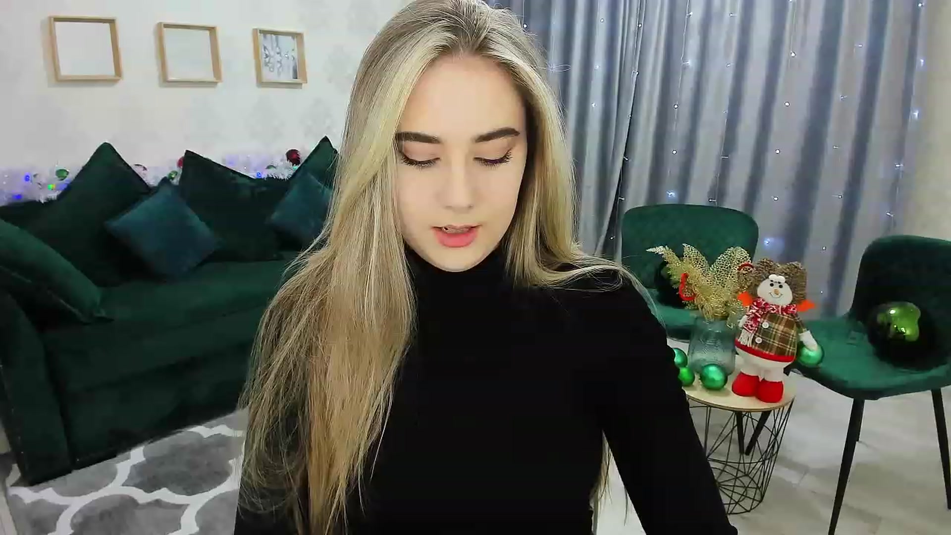 Gallery image thumbnail from Auroraa__'s myfreecams stream on, 12/26/2022, 14:05 image 14 of 20