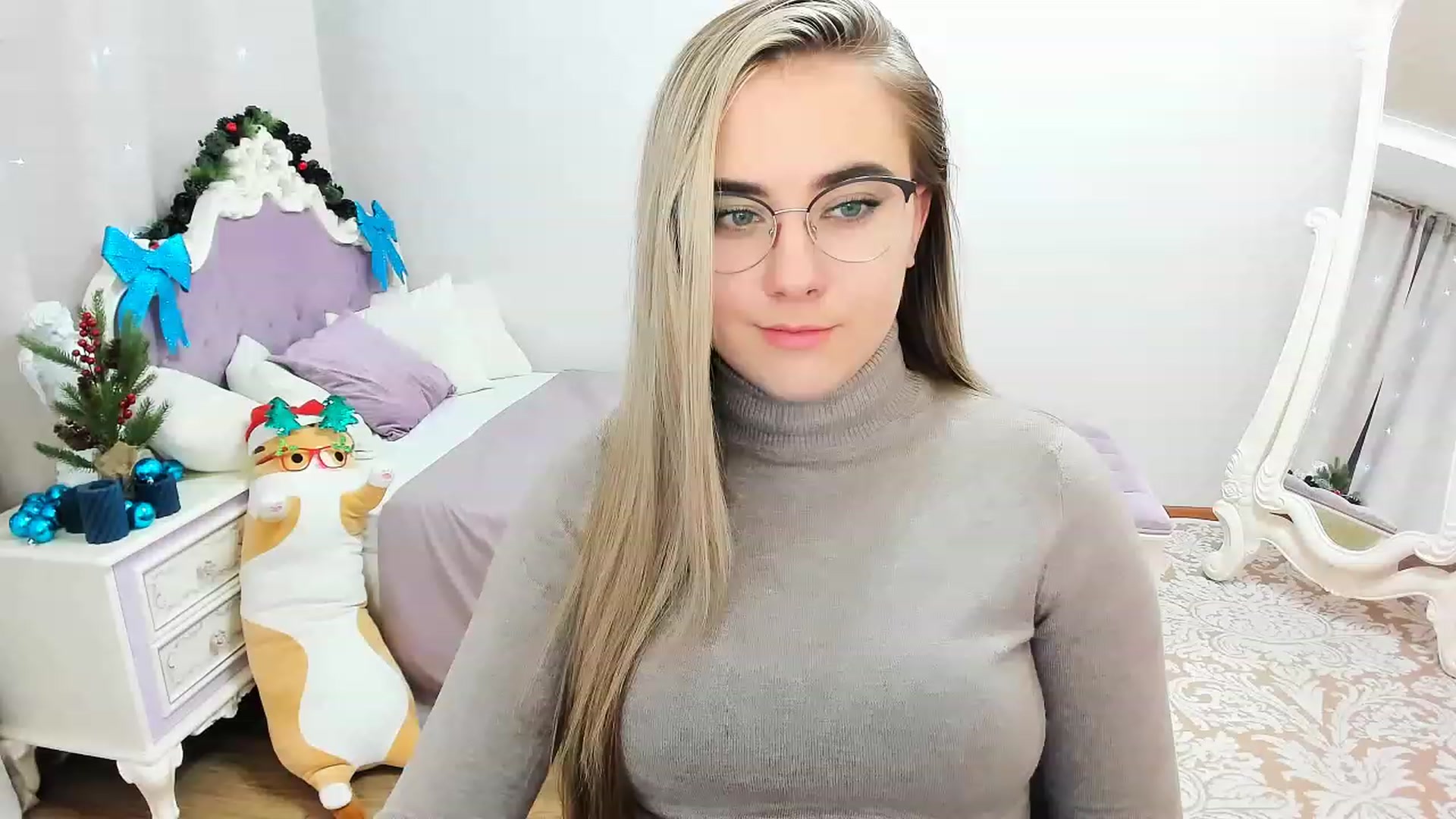 Gallery image thumbnail from Auroraa__'s myfreecams stream on, 12/29/2022, 12:45 image 15 of 20