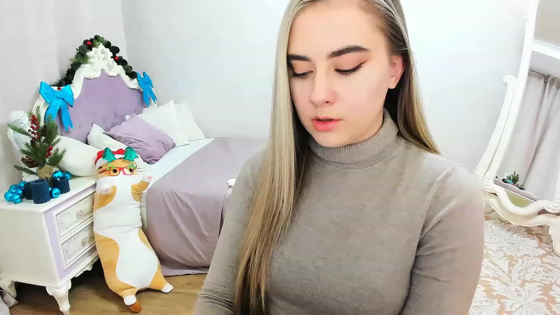 Gallery image thumbnail from Auroraa__'s myfreecams stream on, 12/29/2022, 12:45 image 3 of 20