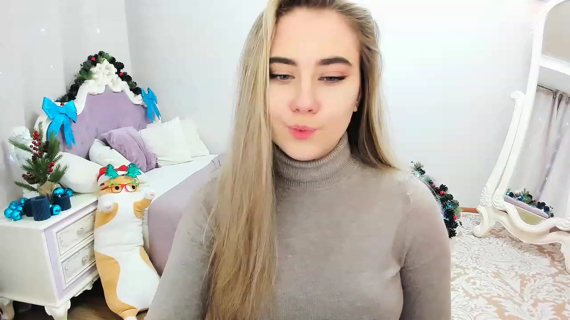 Gallery image thumbnail from Auroraa__'s myfreecams stream on, 12/29/2022, 14:05 image 14 of 20