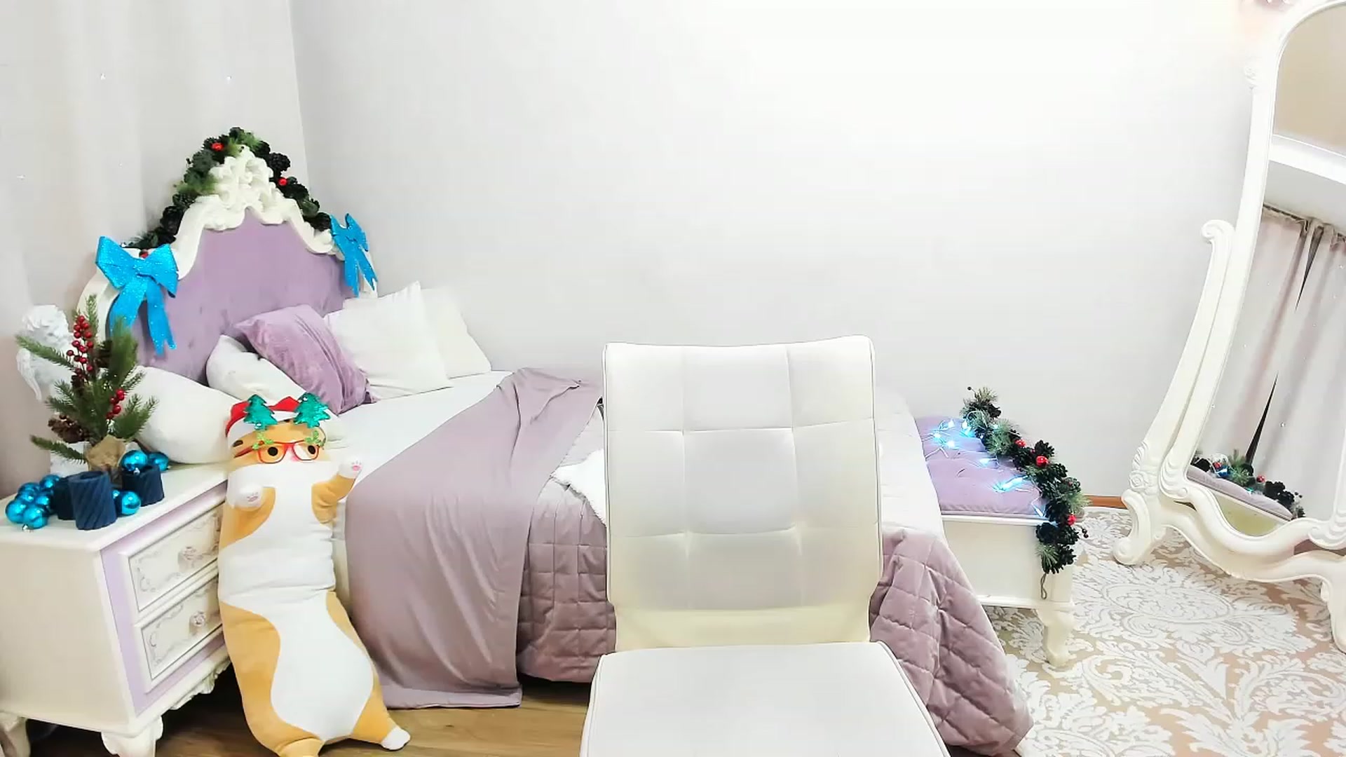Gallery image thumbnail from Auroraa__'s myfreecams stream on, 12/29/2022, 14:05 image 7 of 20