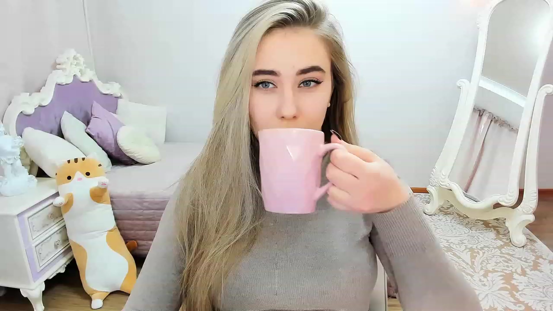 Gallery image thumbnail from Auroraa__'s myfreecams stream on, 01/18/2023, 11:06 image 14 of 20