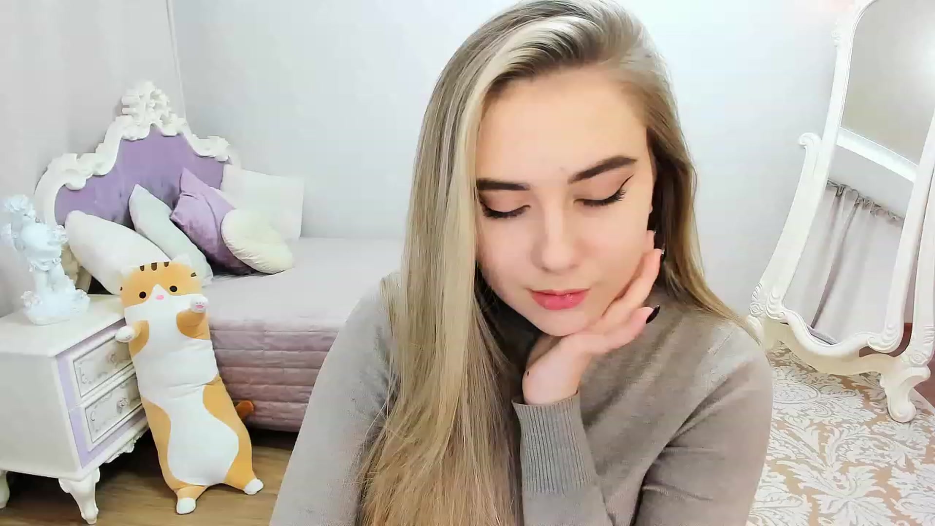 Gallery image thumbnail from Auroraa__'s myfreecams stream on, 01/18/2023, 12:29 image 4 of 20