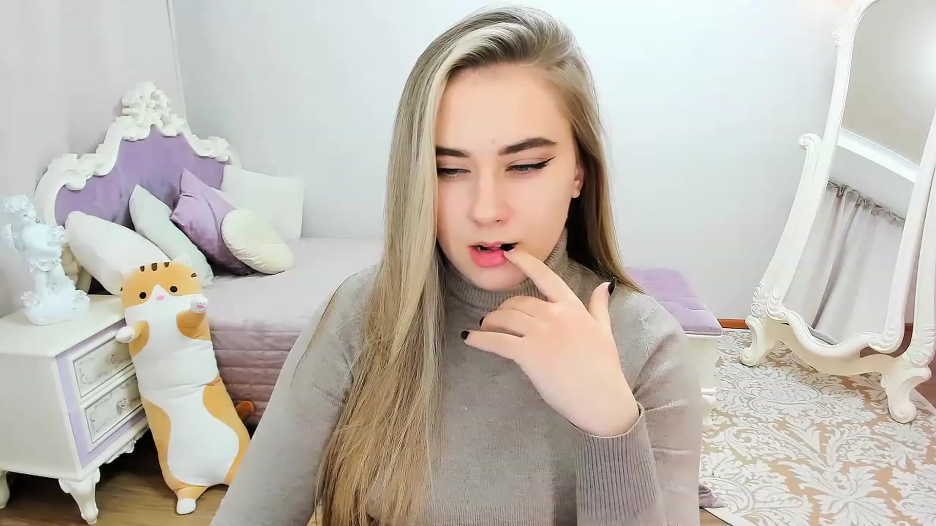 Gallery image thumbnail from Auroraa__'s myfreecams stream on, 01/18/2023, 12:29 image 10 of 20