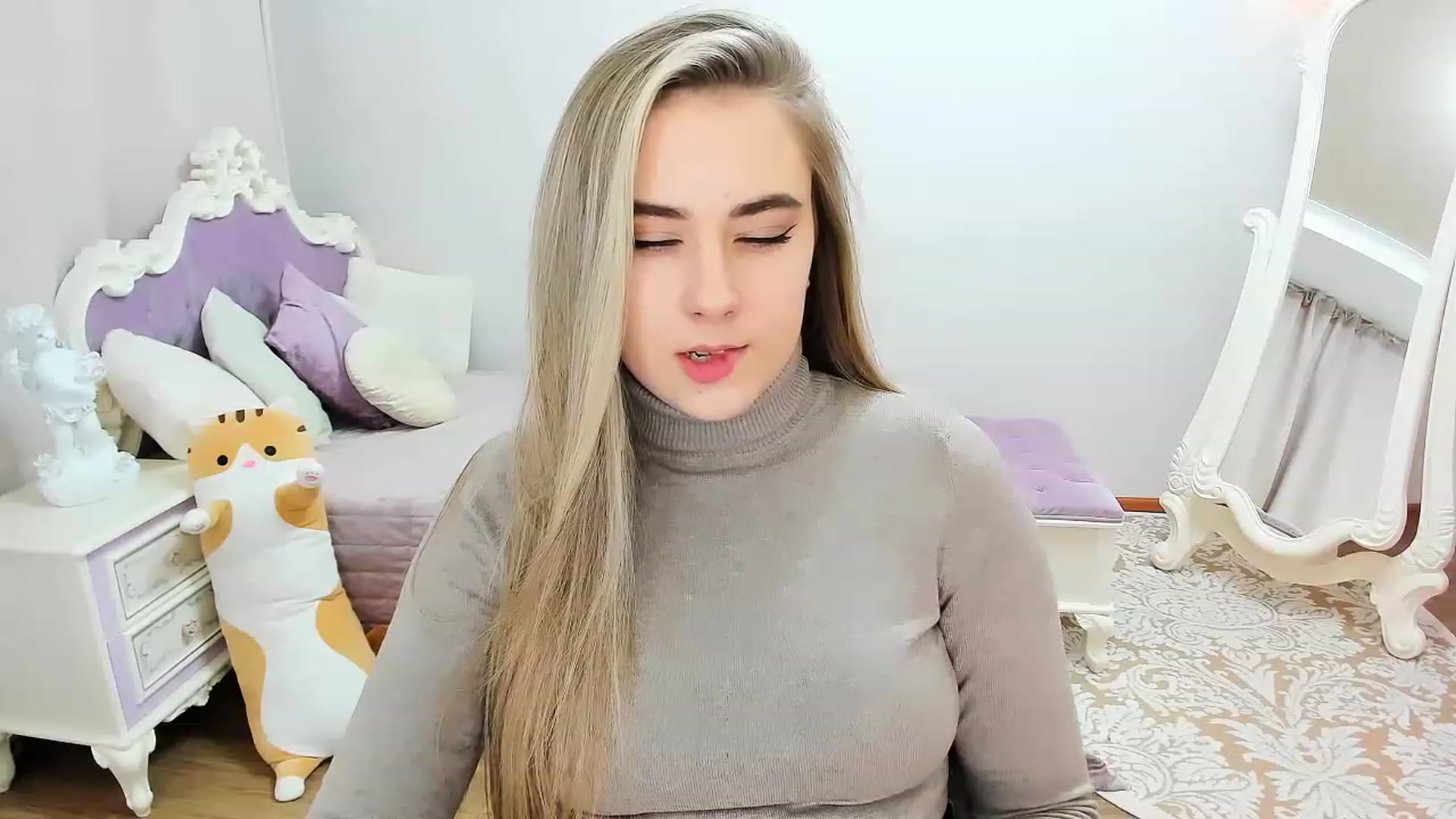 Gallery image thumbnail from Auroraa__'s myfreecams stream on, 01/18/2023, 12:29 image 9 of 20