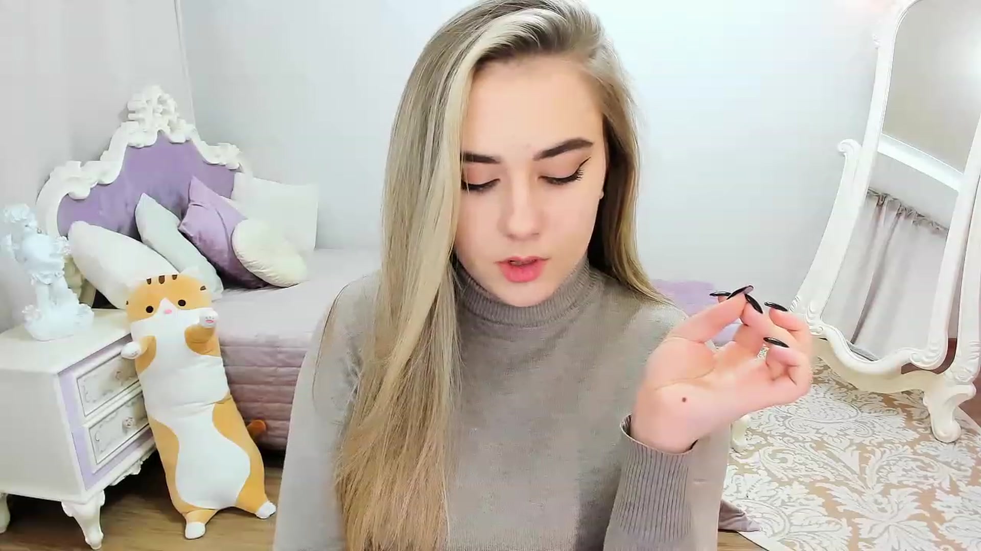 Gallery image thumbnail from Auroraa__'s myfreecams stream on, 01/18/2023, 12:29 image 7 of 20