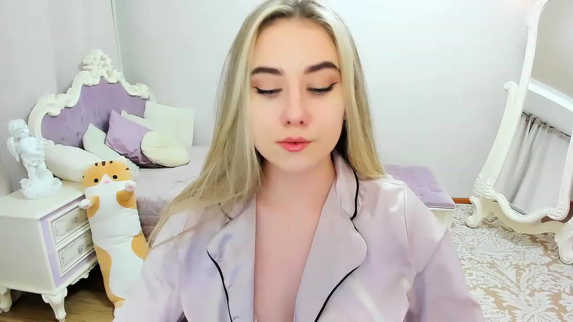 Gallery image thumbnail from Auroraa__'s myfreecams stream on, 01/18/2023, 14:19 image 19 of 20