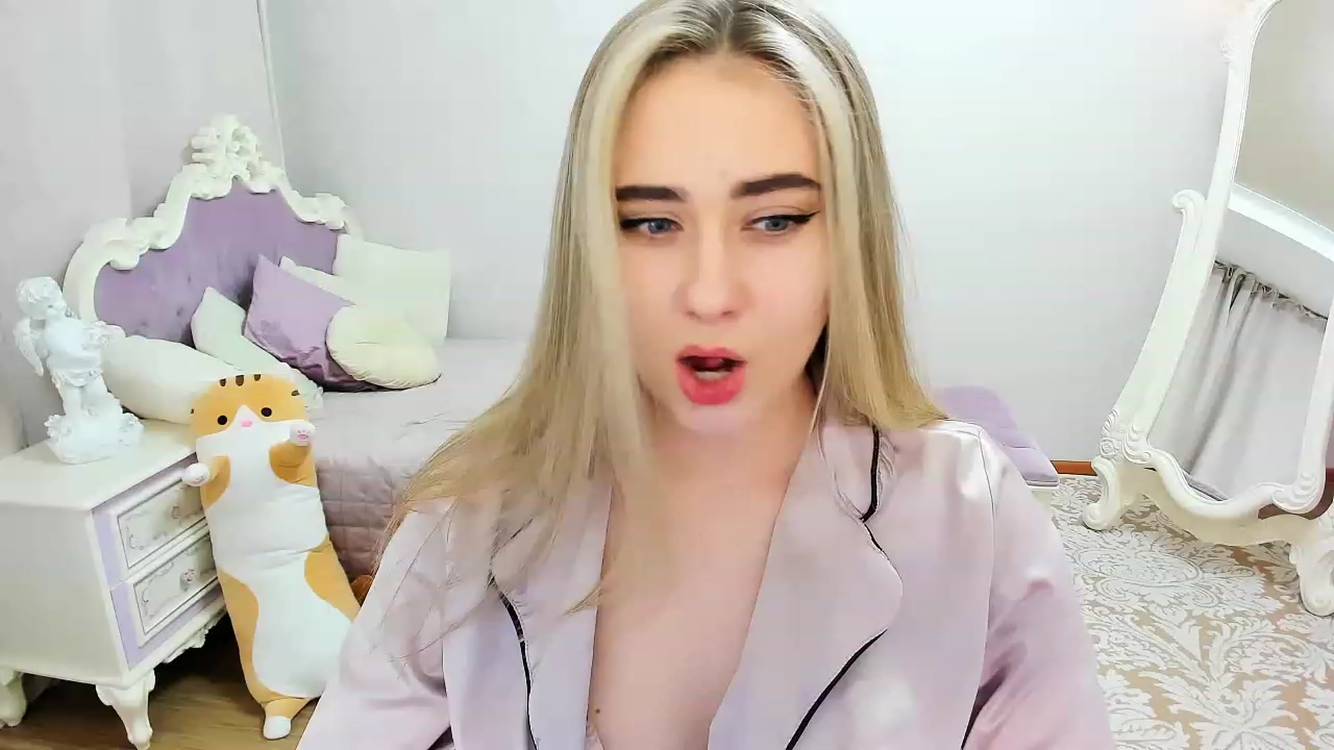 Gallery image thumbnail from Auroraa__'s myfreecams stream on, 01/18/2023, 14:19 image 15 of 20