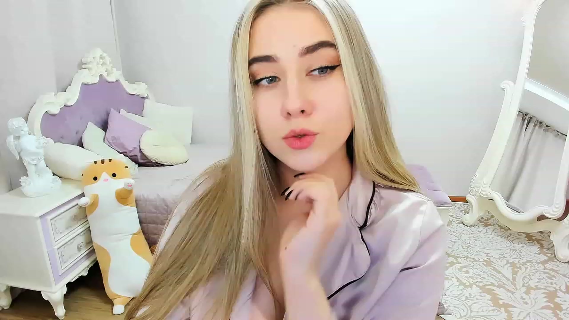 Gallery image thumbnail from Auroraa__'s myfreecams stream on, 01/18/2023, 15:44 image 2 of 20