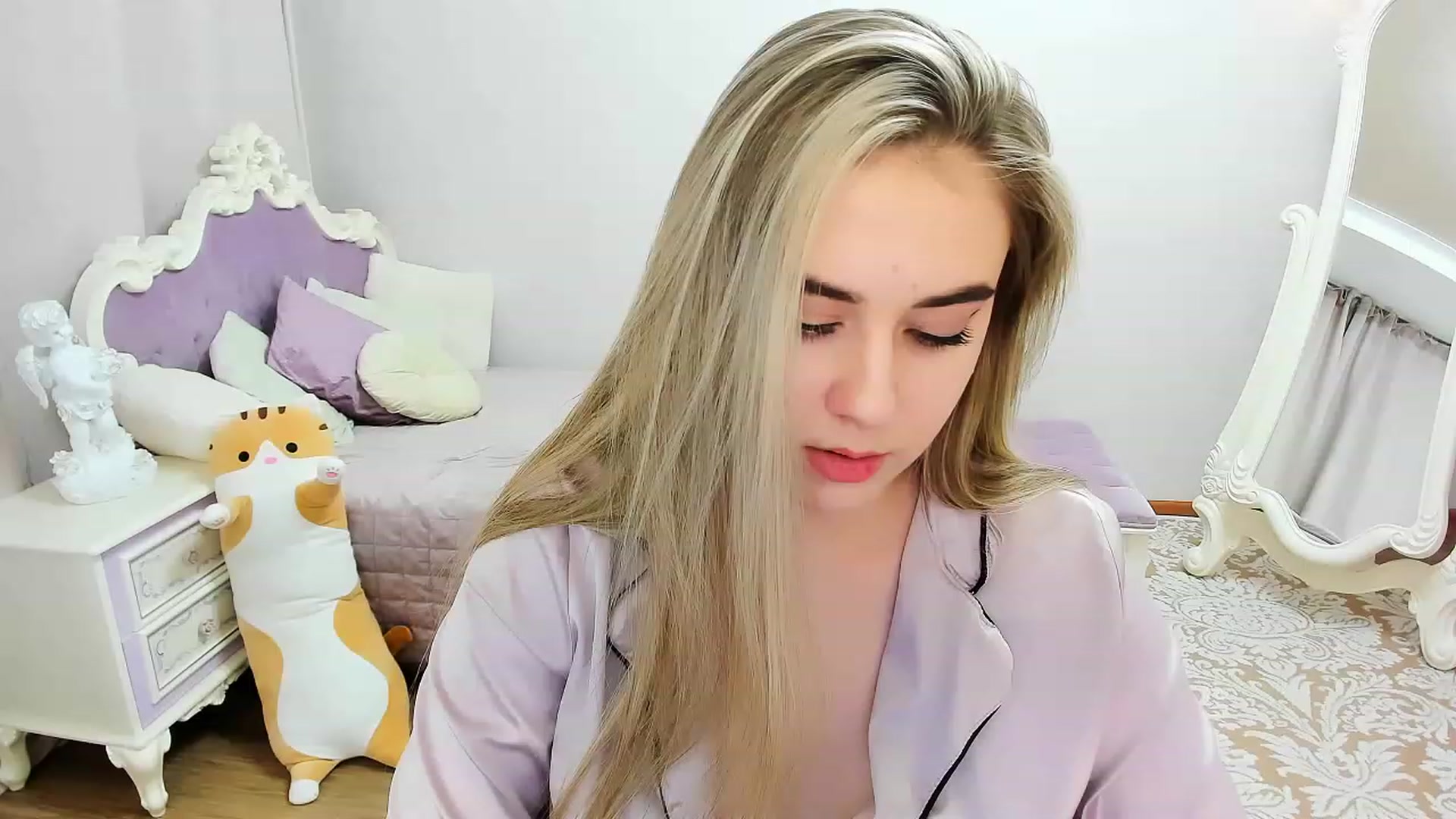 Gallery image thumbnail from Auroraa__'s myfreecams stream on, 01/18/2023, 16:51 image 1 of 20