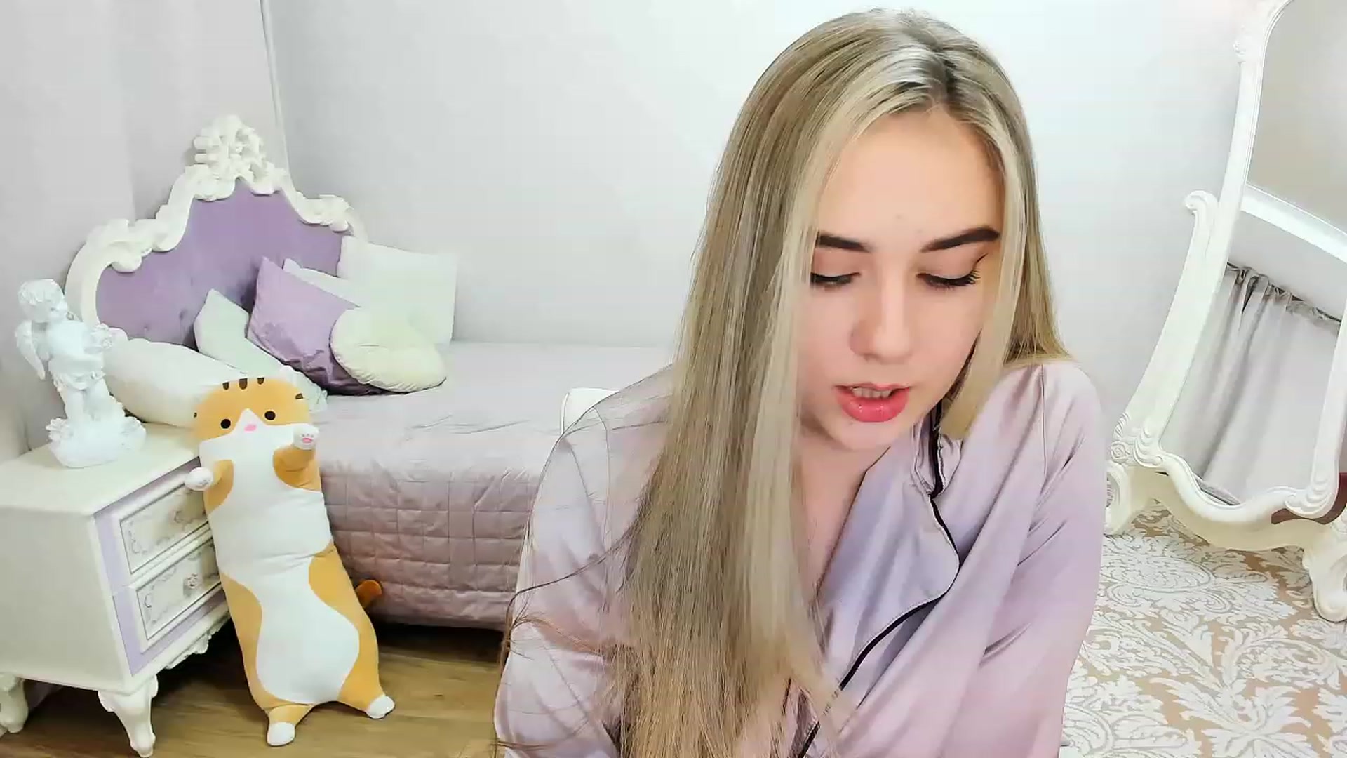 Gallery image thumbnail from Auroraa__'s myfreecams stream on, 01/18/2023, 16:51 image 15 of 20