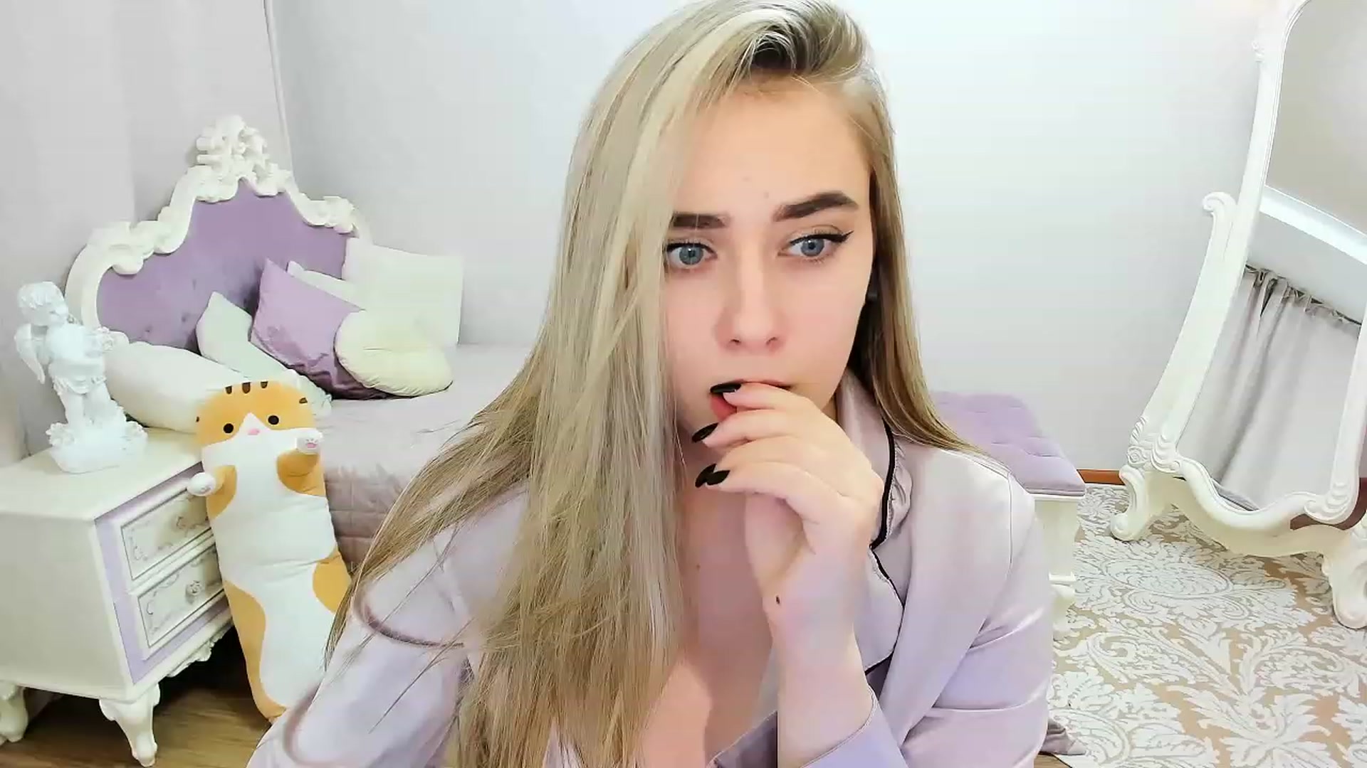 Gallery image thumbnail from Auroraa__'s myfreecams stream on, 01/18/2023, 16:51 image 10 of 20