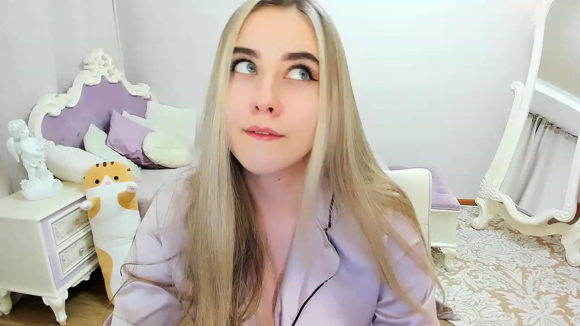 Gallery image thumbnail from Auroraa__'s myfreecams stream on, 01/18/2023, 16:51 image 16 of 20