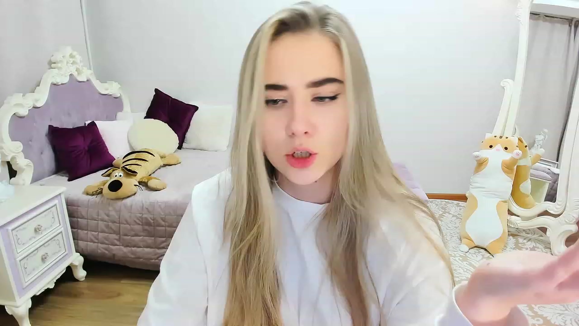 Gallery image thumbnail from Auroraa__'s myfreecams stream on, 01/29/2023, 13:36 image 17 of 20