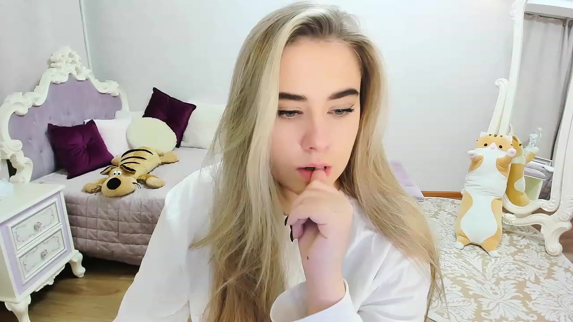 Gallery image thumbnail from Auroraa__'s myfreecams stream on, 01/29/2023, 13:36 image 5 of 20