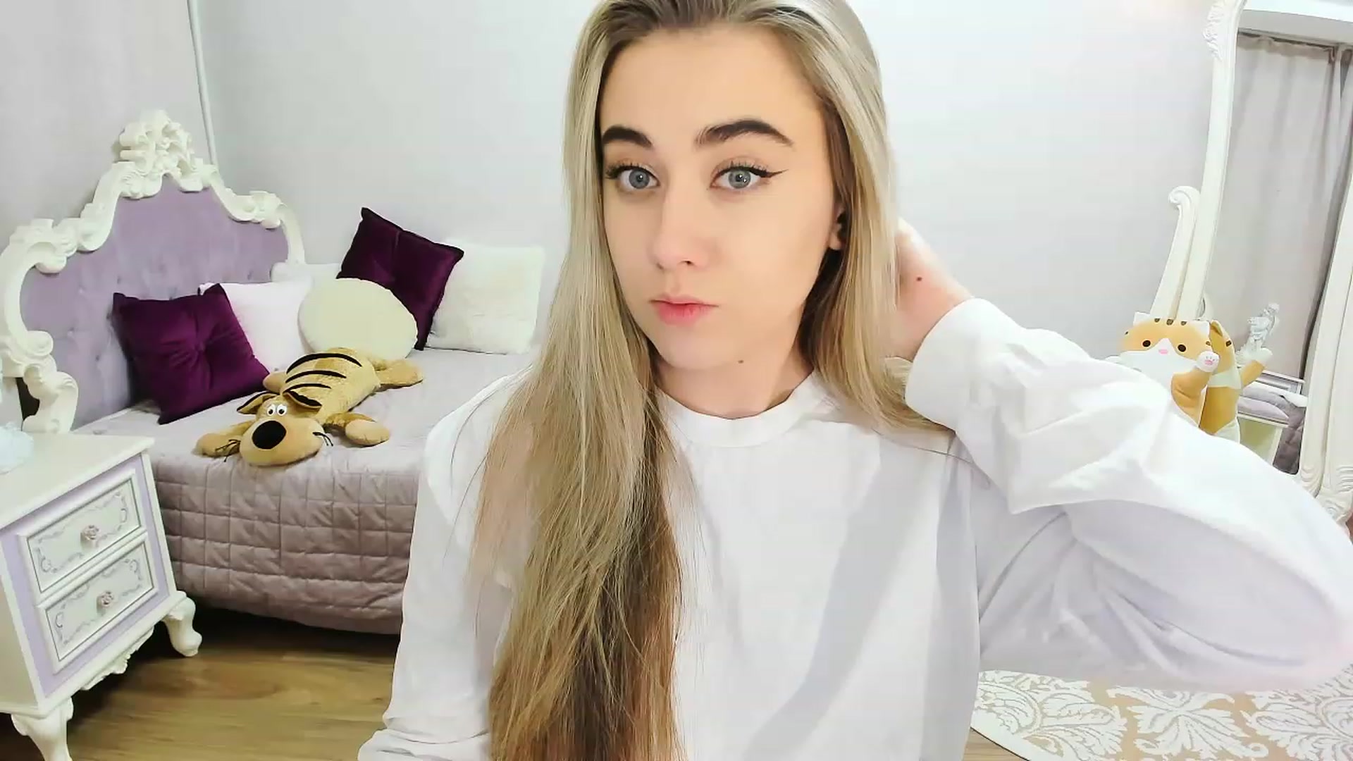 Gallery image thumbnail from Auroraa__'s myfreecams stream on, 01/29/2023, 13:36 image 6 of 20