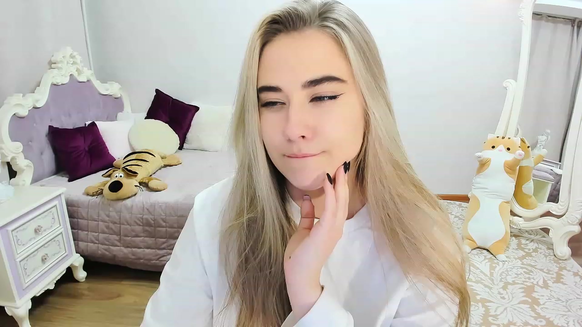 Gallery image thumbnail from Auroraa__'s myfreecams stream on, 01/29/2023, 13:36 image 8 of 20