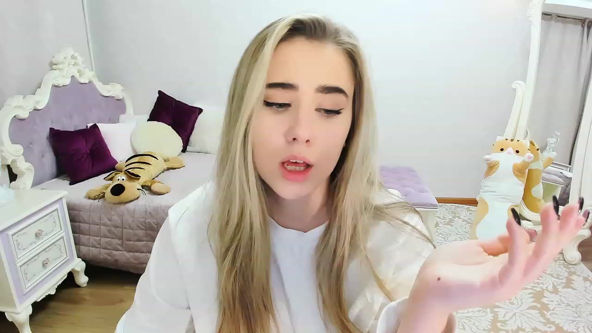 Gallery image thumbnail from Auroraa__'s myfreecams stream on, 01/29/2023, 13:36 image 19 of 20