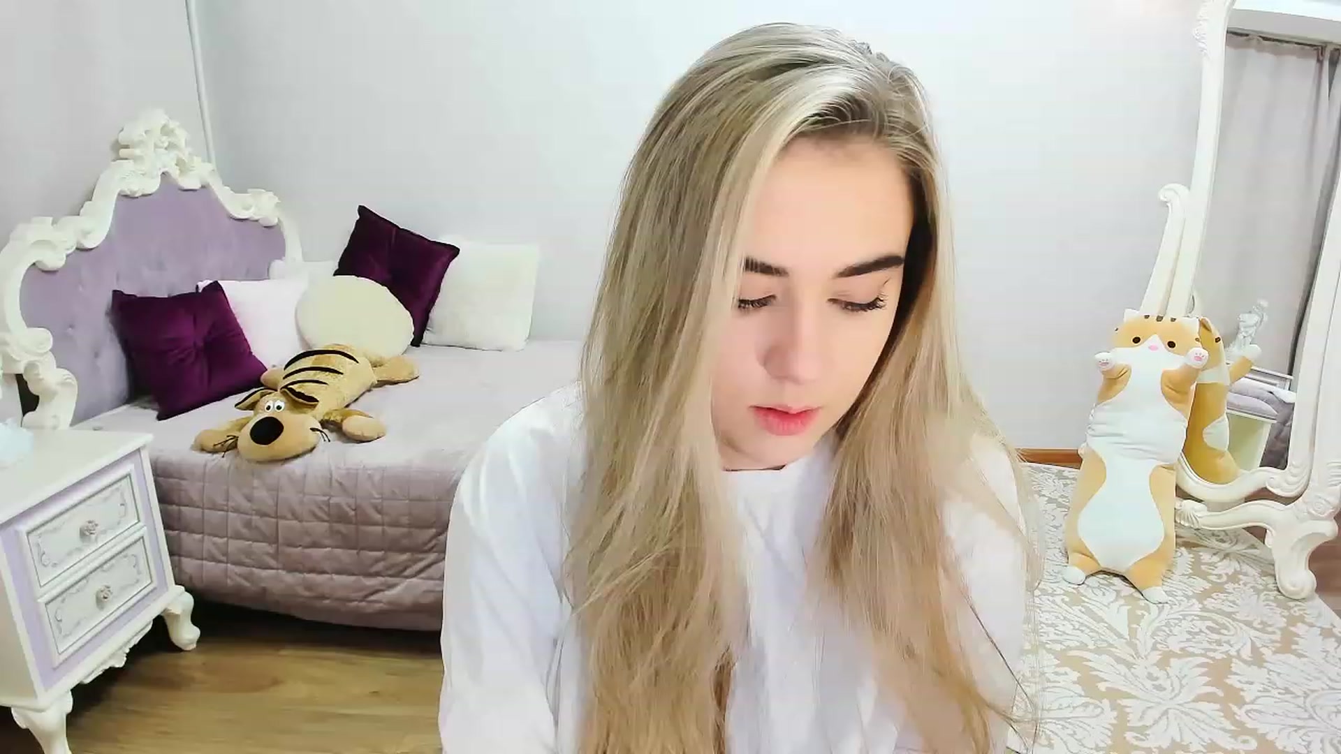 Gallery image thumbnail from Auroraa__'s myfreecams stream on, 01/29/2023, 13:36 image 12 of 20