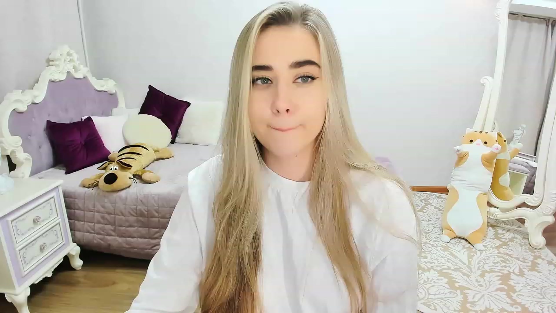 Gallery image thumbnail from Auroraa__'s myfreecams stream on, 01/29/2023, 13:36 image 14 of 20